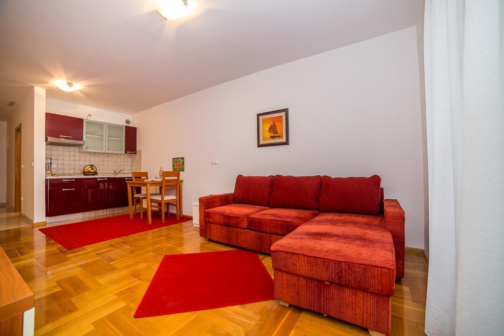Apartments Kristina Makarska Exterior photo