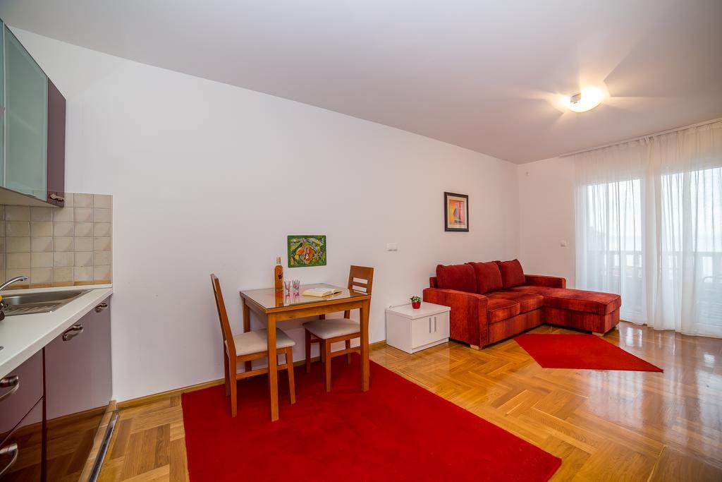 Apartments Kristina Makarska Exterior photo
