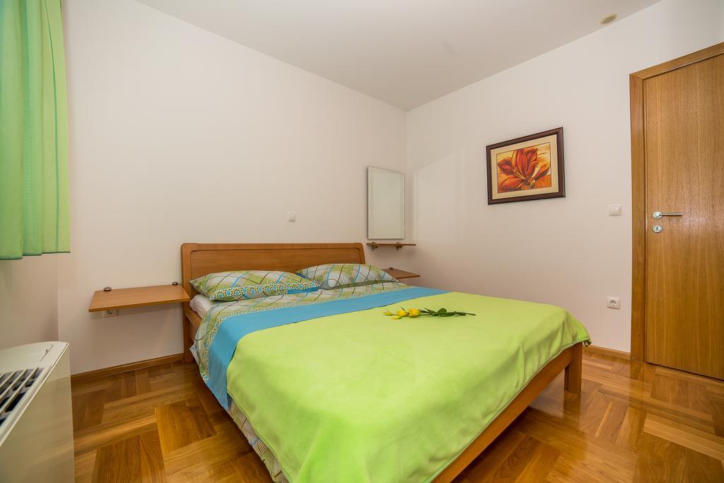 Apartments Kristina Makarska Exterior photo